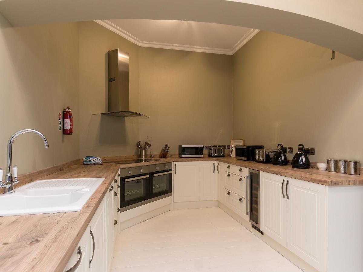 Pendine Manor Villa Exterior photo